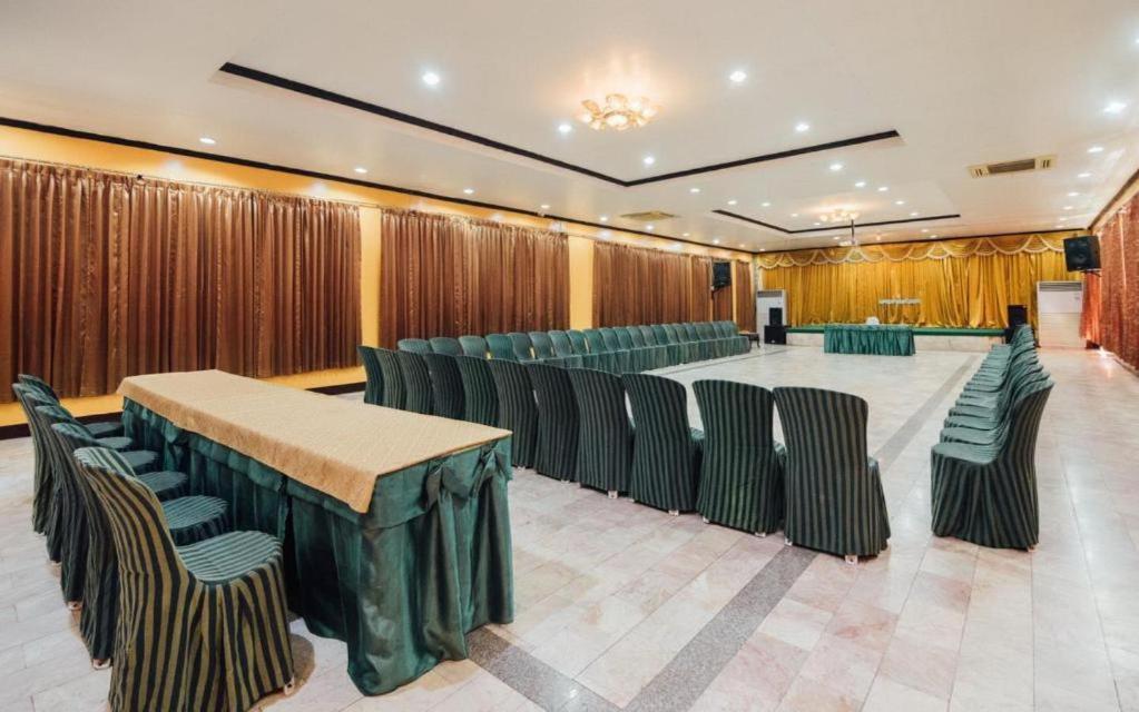 The Pine Resort Pathum Thani Eksteriør billede