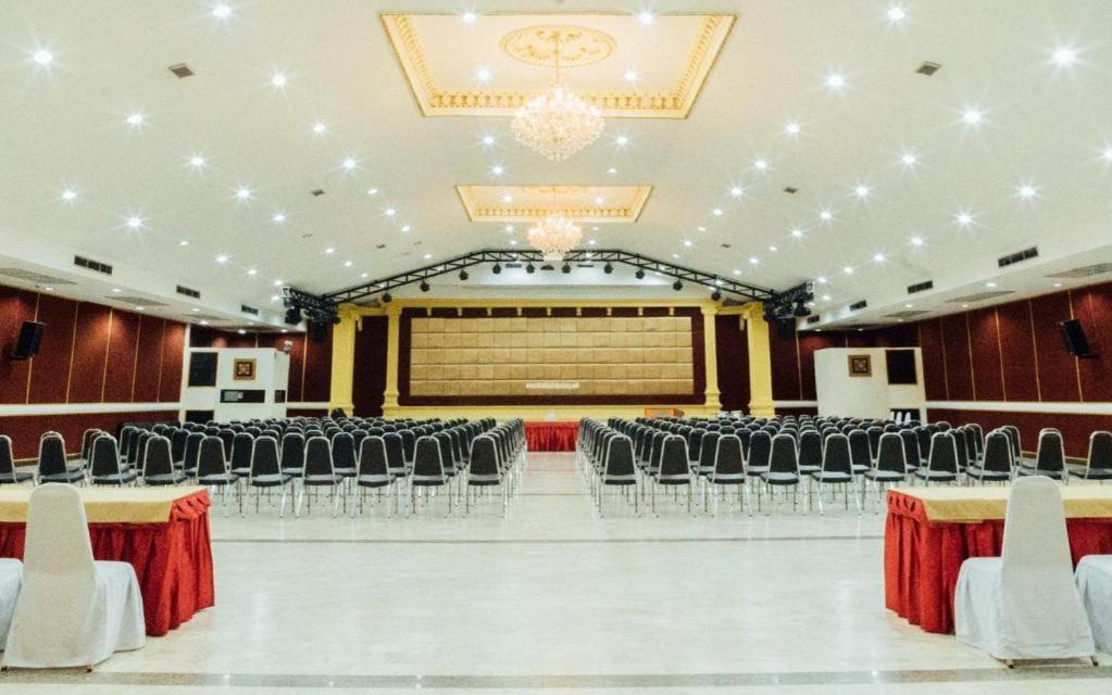 The Pine Resort Pathum Thani Eksteriør billede
