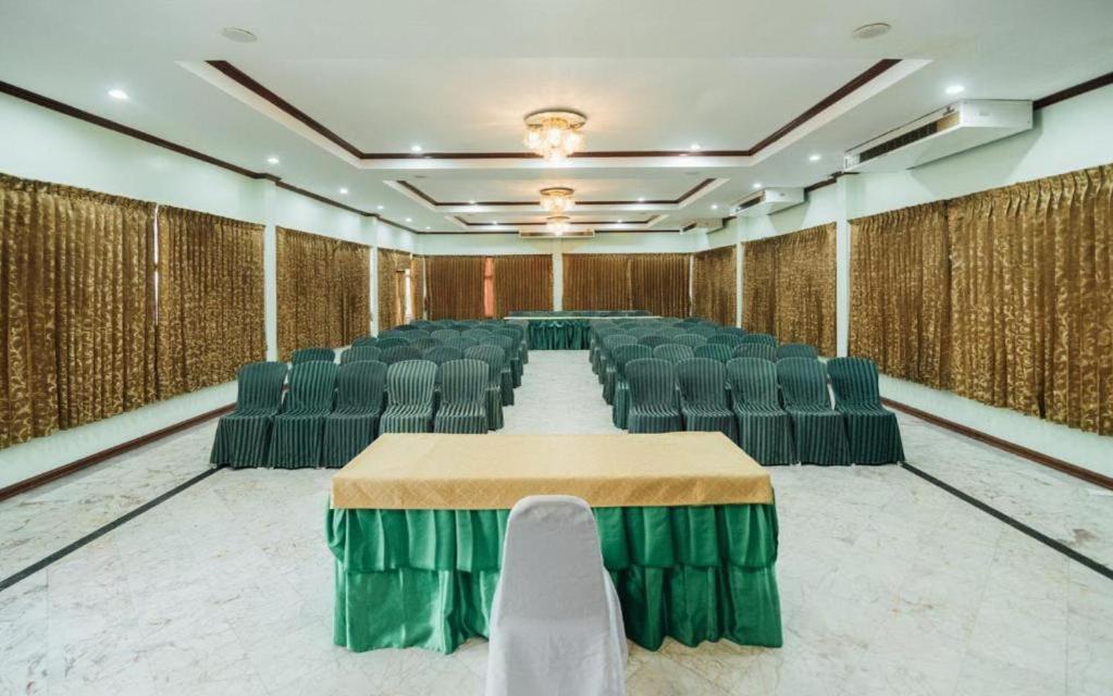 The Pine Resort Pathum Thani Eksteriør billede