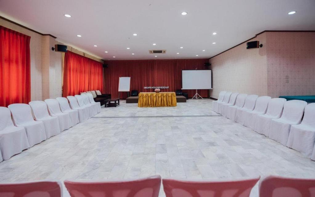 The Pine Resort Pathum Thani Eksteriør billede