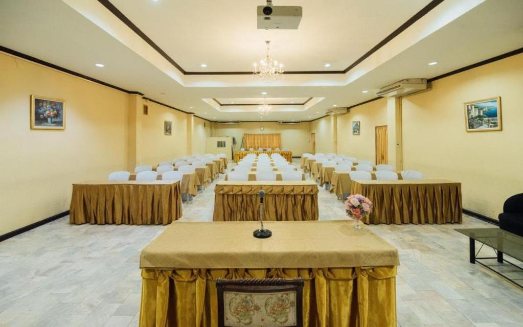 The Pine Resort Pathum Thani Eksteriør billede