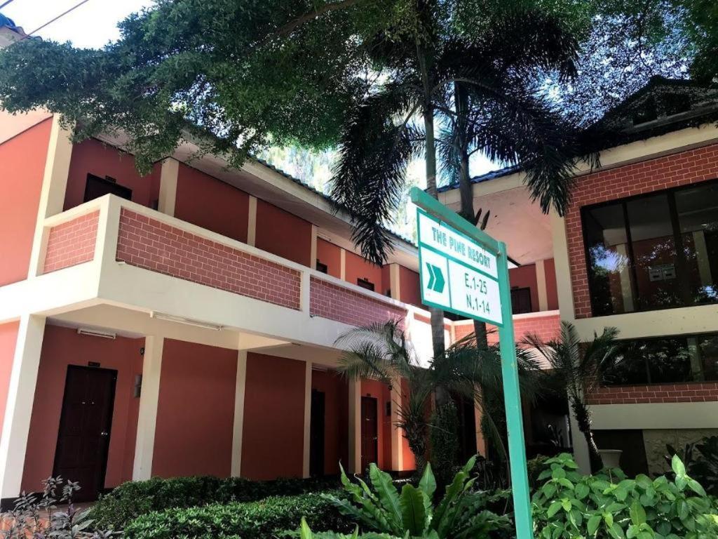 The Pine Resort Pathum Thani Eksteriør billede
