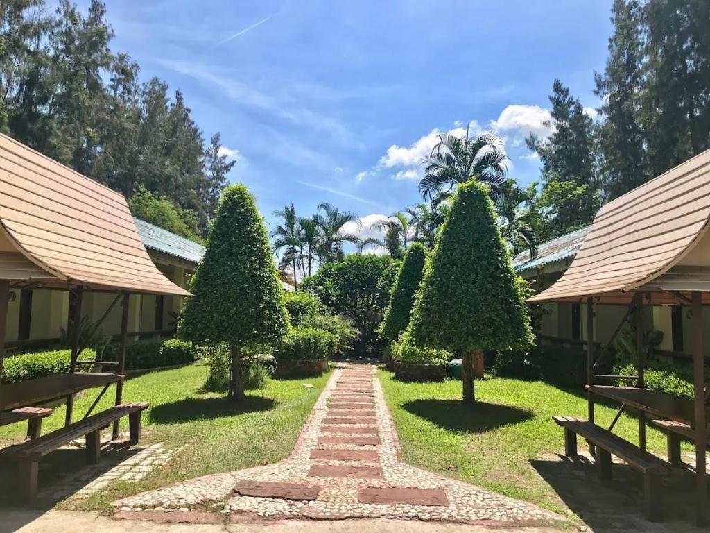 The Pine Resort Pathum Thani Eksteriør billede