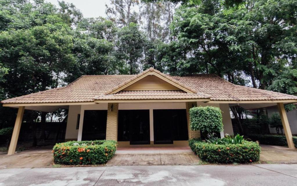 The Pine Resort Pathum Thani Eksteriør billede