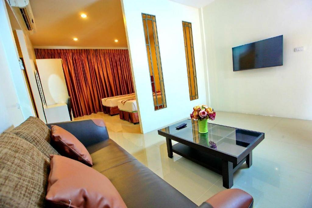 The Pine Resort Pathum Thani Eksteriør billede