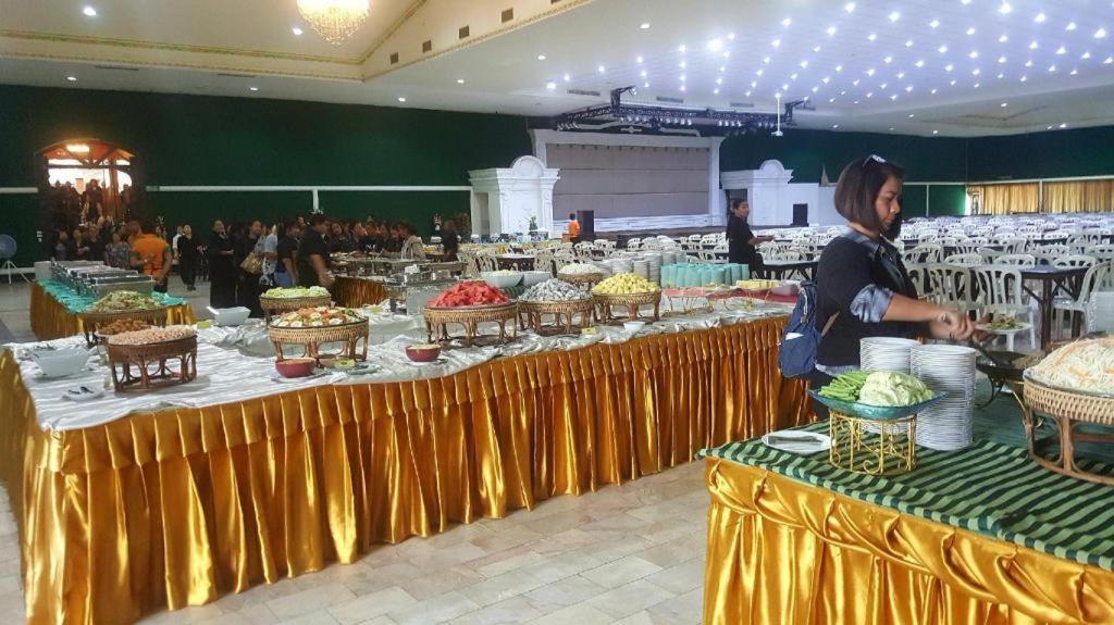 The Pine Resort Pathum Thani Eksteriør billede